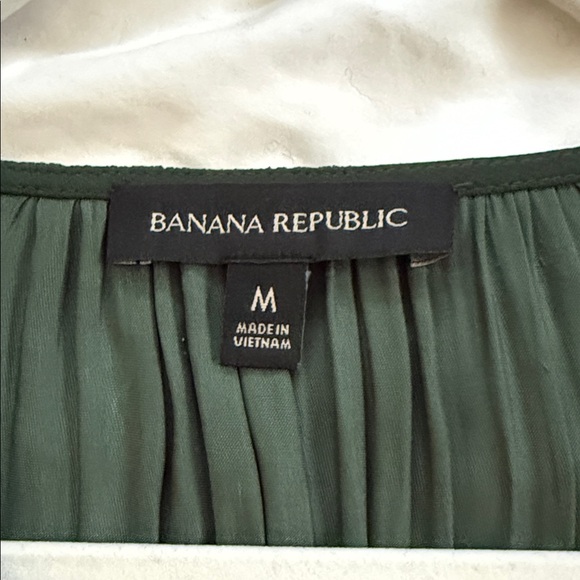 Banana Republic Dark Green V-Neck Button-Front Blouse - Picture 2 of 10